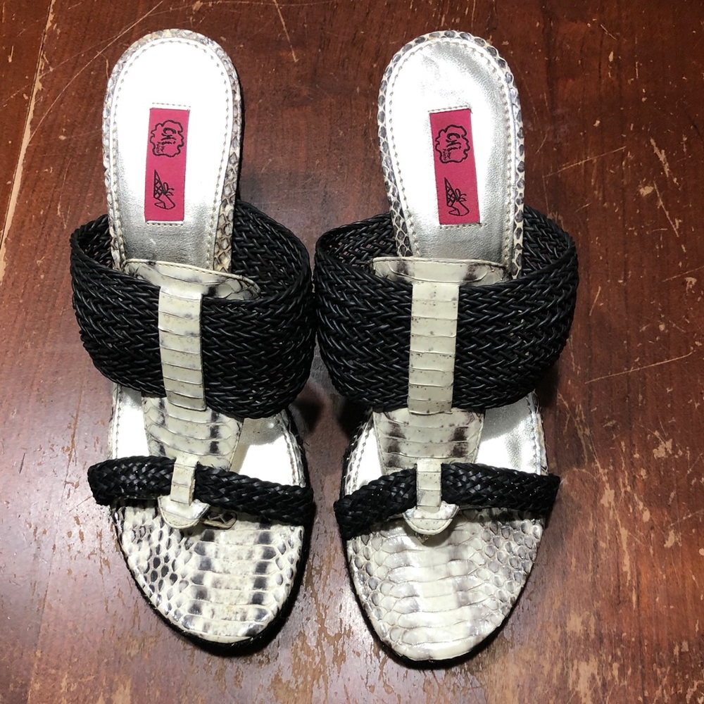 NWOT-Chi by Falchi Bianca Wedge Sandal Sz 9.5
